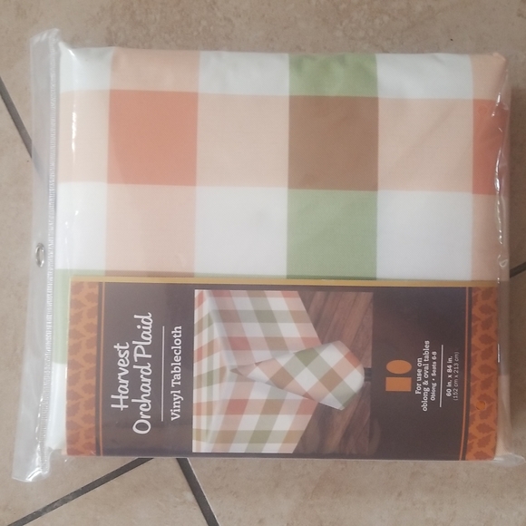 Vinyl tablecloth - Picture 2 of 9